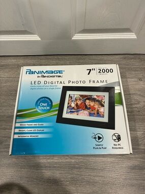 Panimage 7" LED Digital Photo Frame - Black